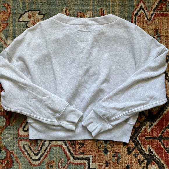 Abercrombie & Fitch Cropped Sweater - Picture 2 of 3